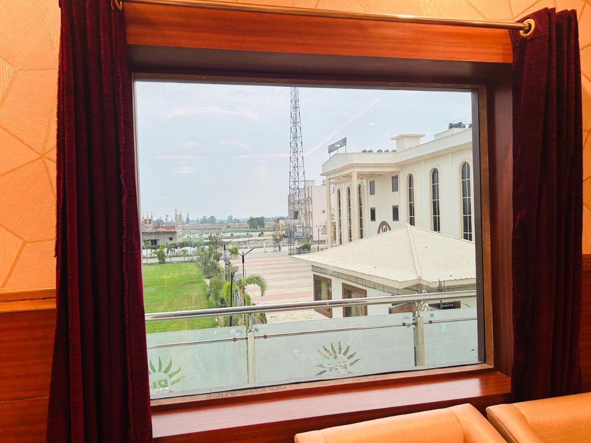 Ayodhya Royal Heritage Hotel & Resort מראה חיצוני תמונה